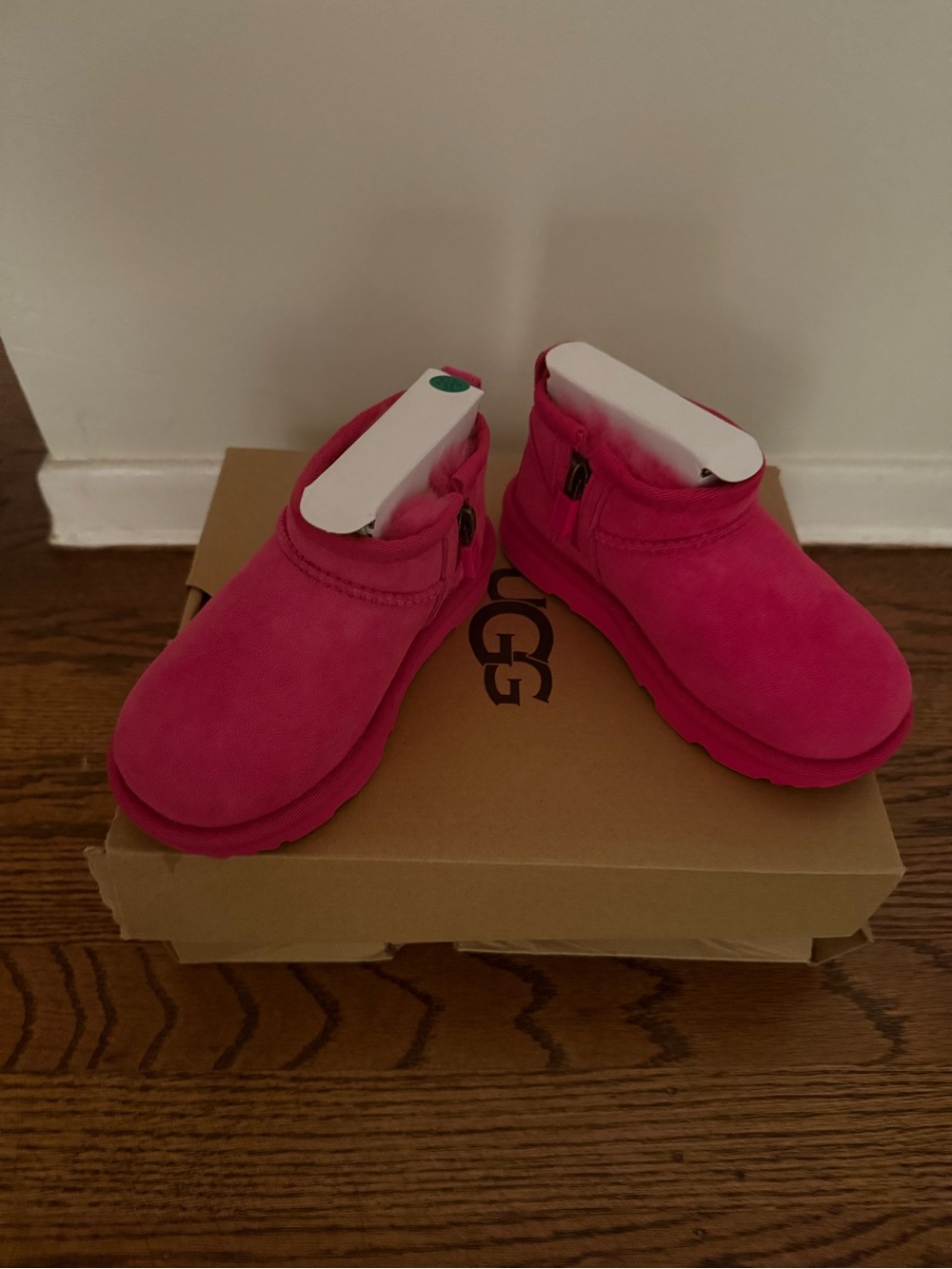 UGG Classic Ultra Mini in Bright Pink